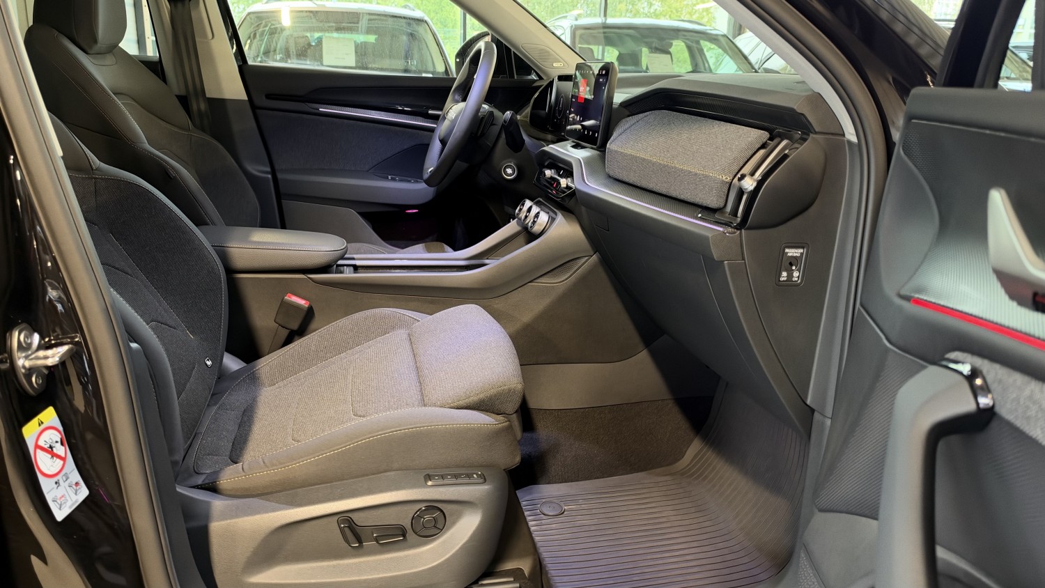 Car image 17