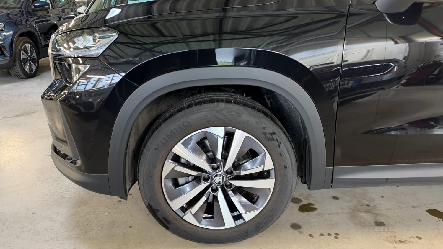 Car image 7
