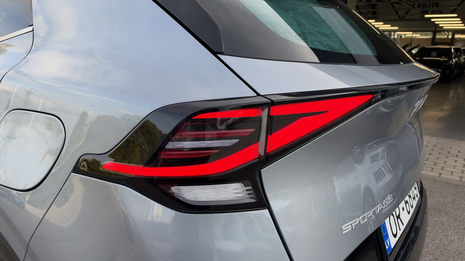 Car image 10
