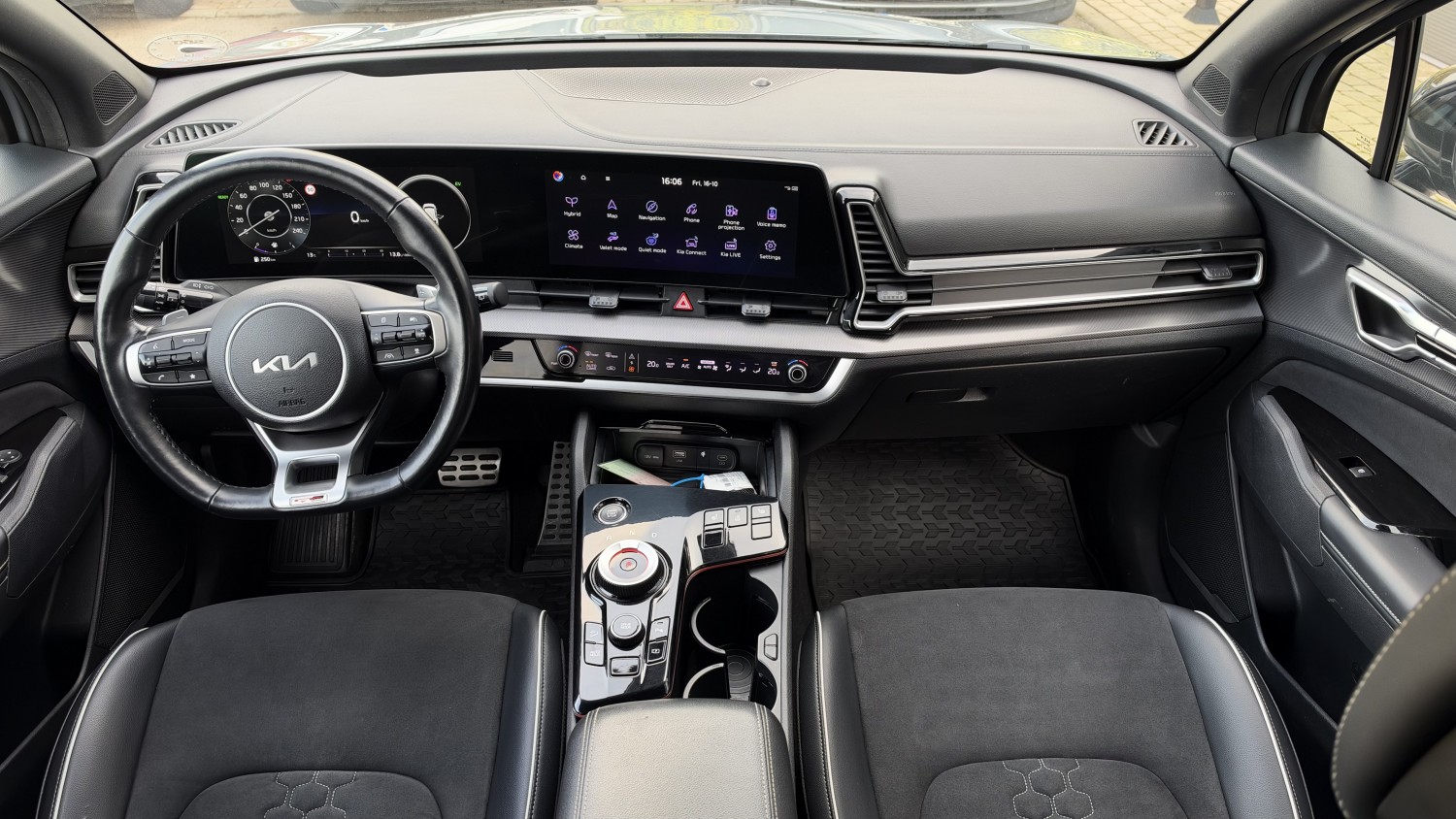 Car image 19