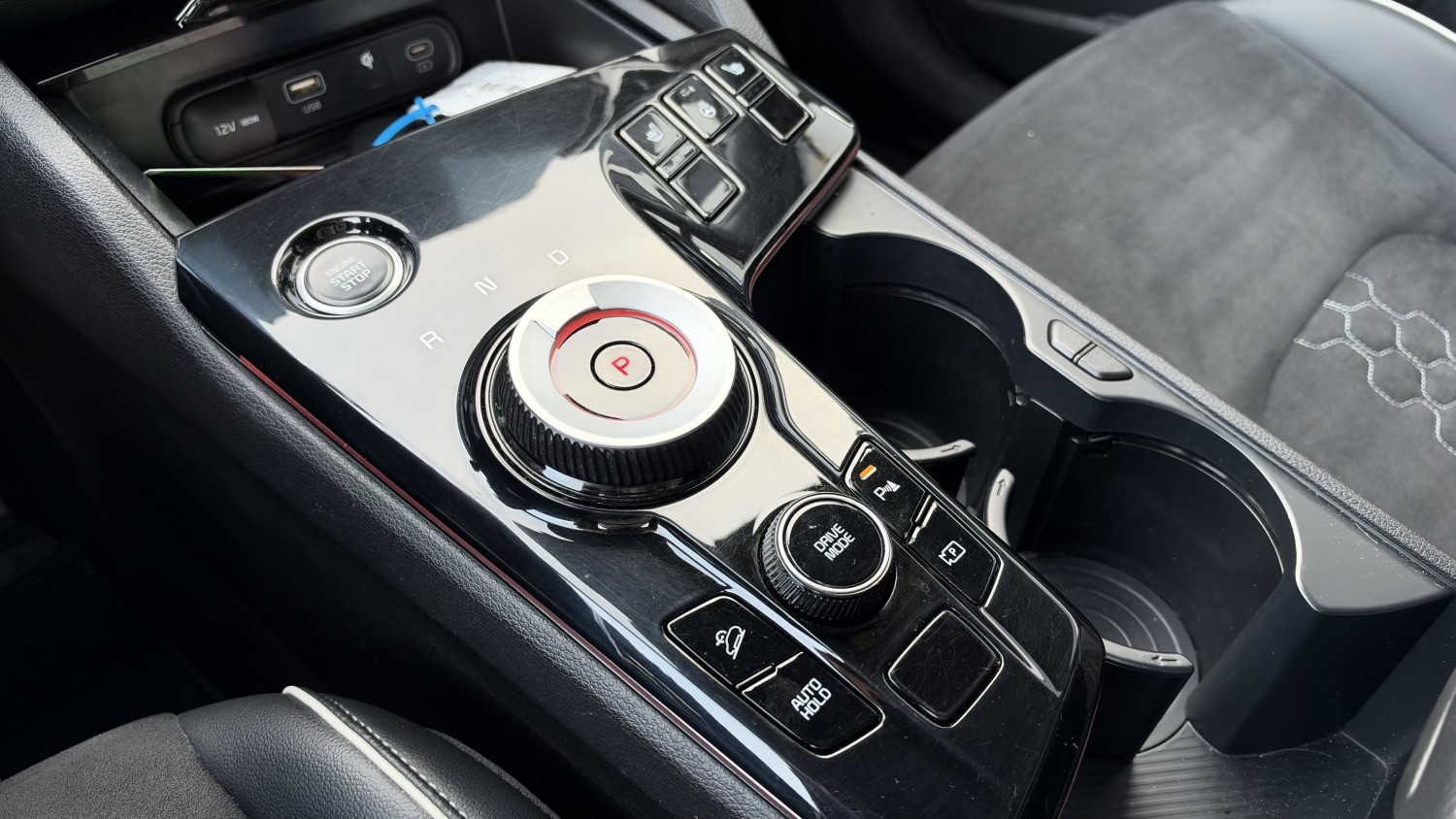 Car image 25