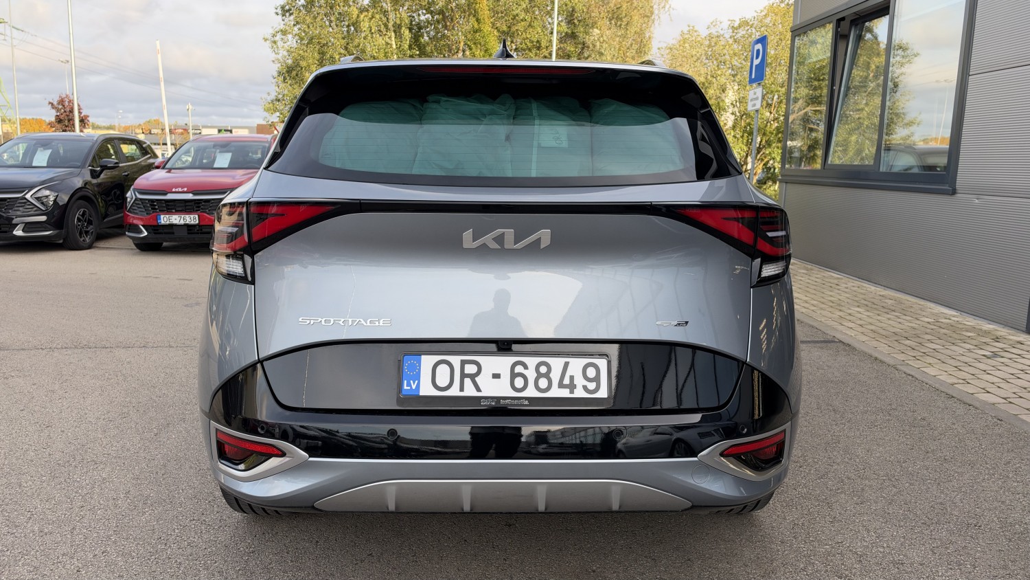 Car image 3