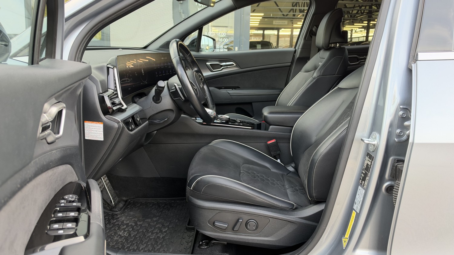 Car image 11