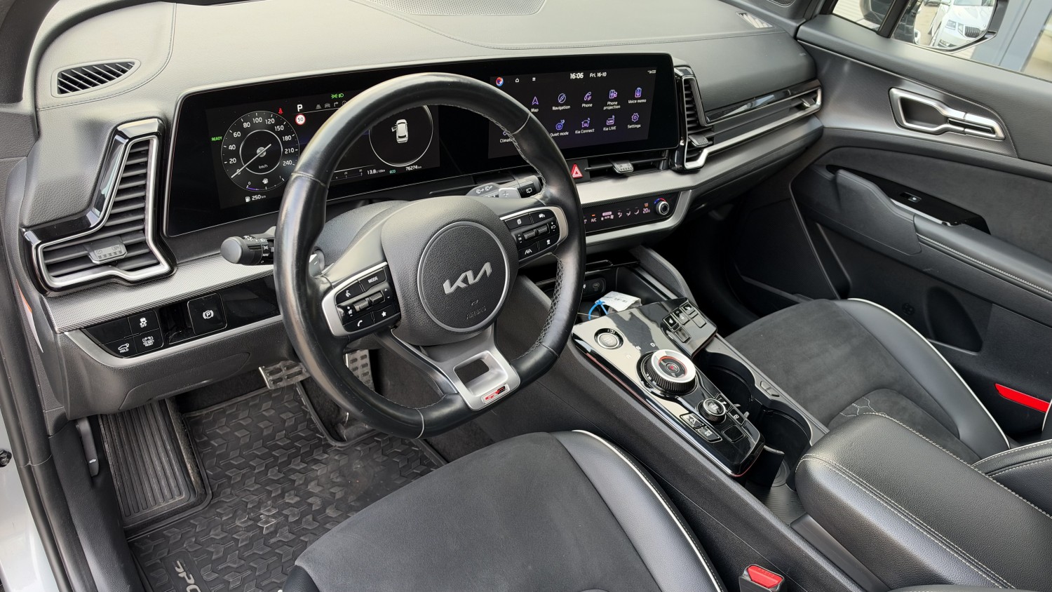 Car image 13