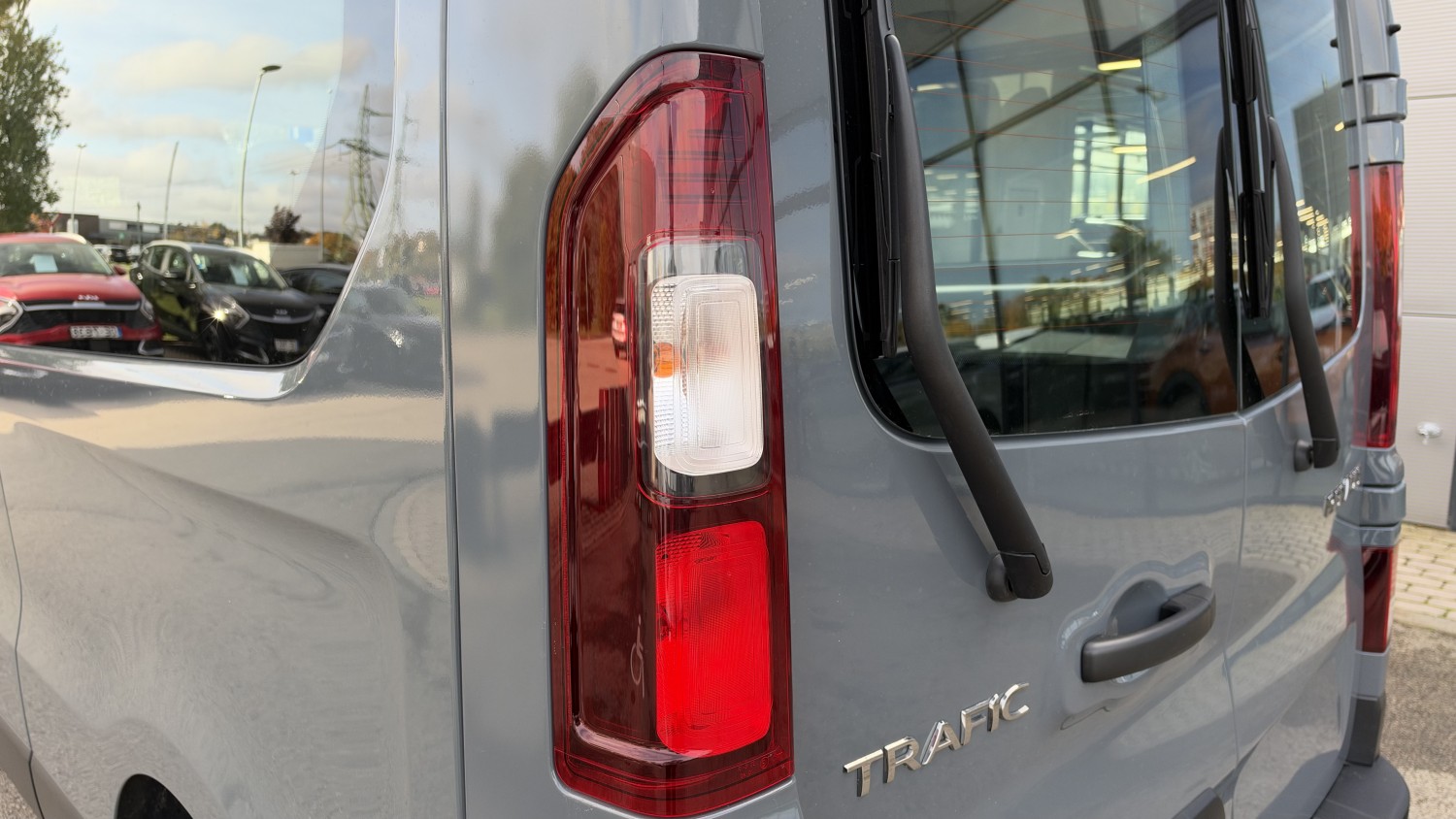 Car image 10