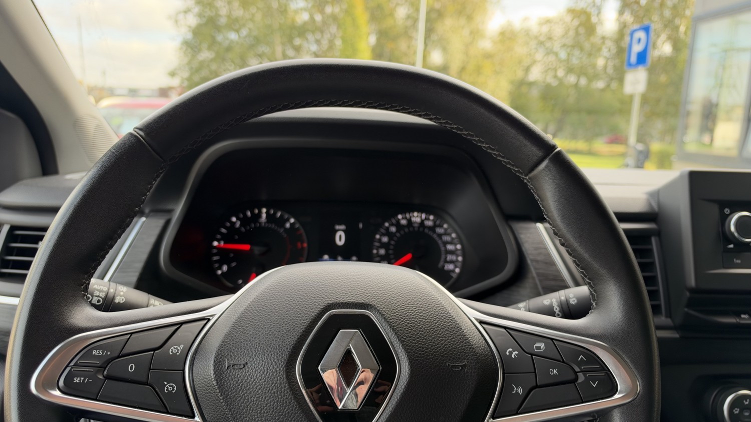 Car image 19
