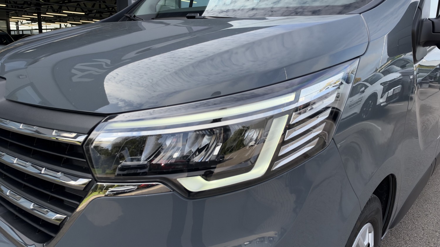 Car image 9