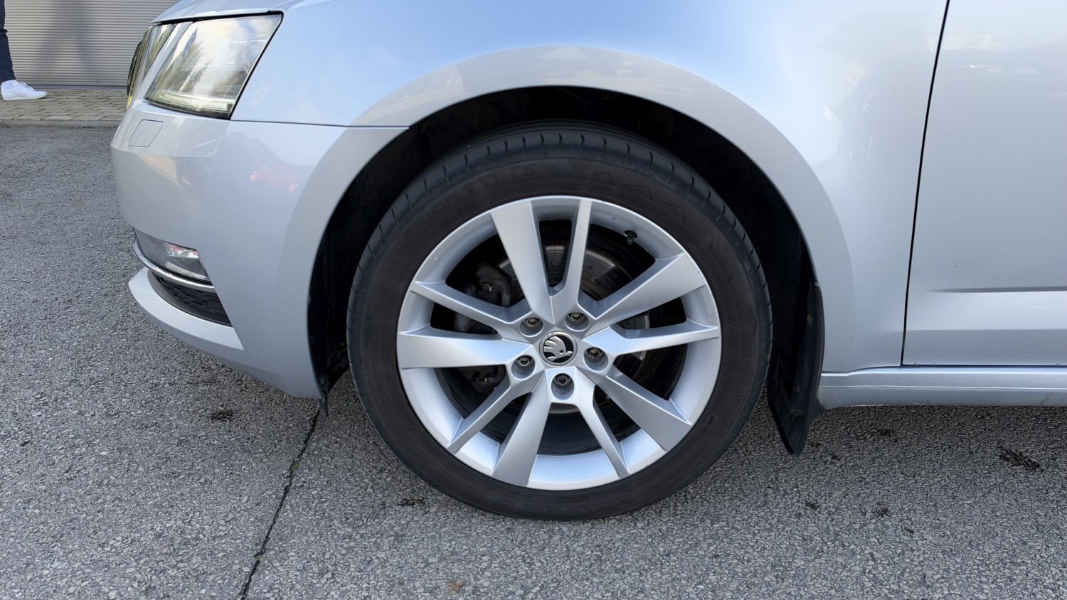 Car image 8