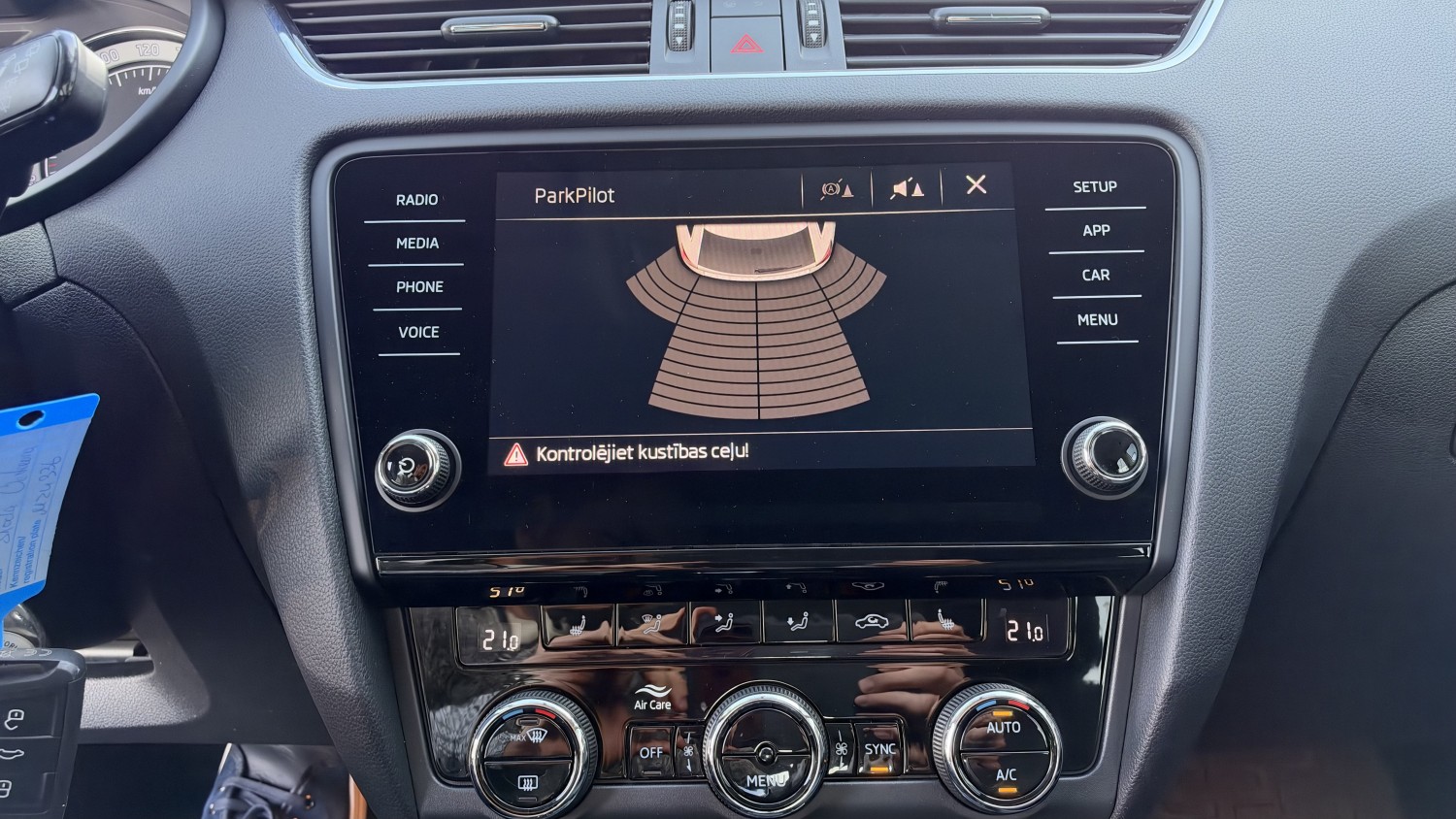 Car image 22