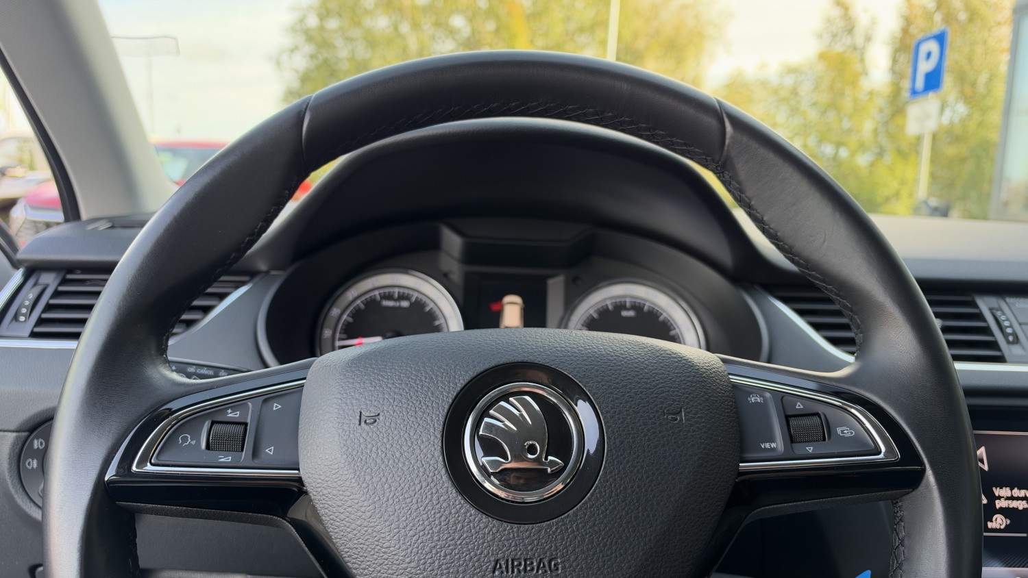 Car image 19