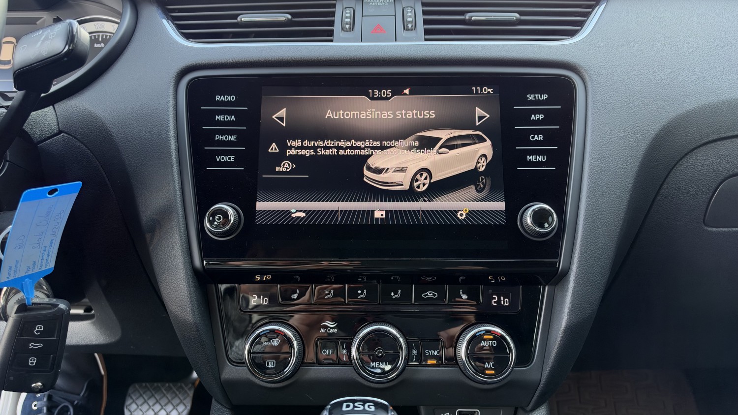Car image 21