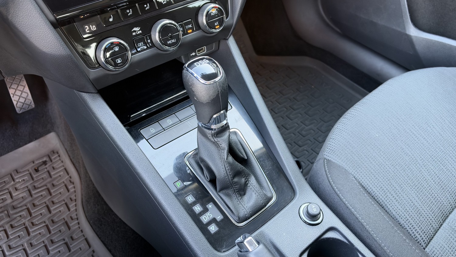 Car image 23