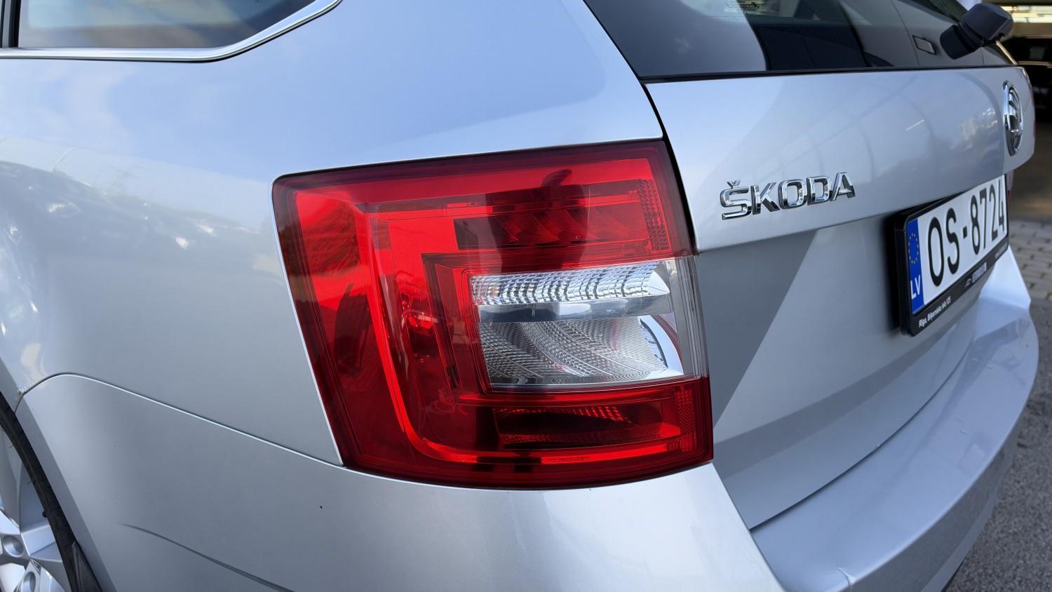 Car image 10