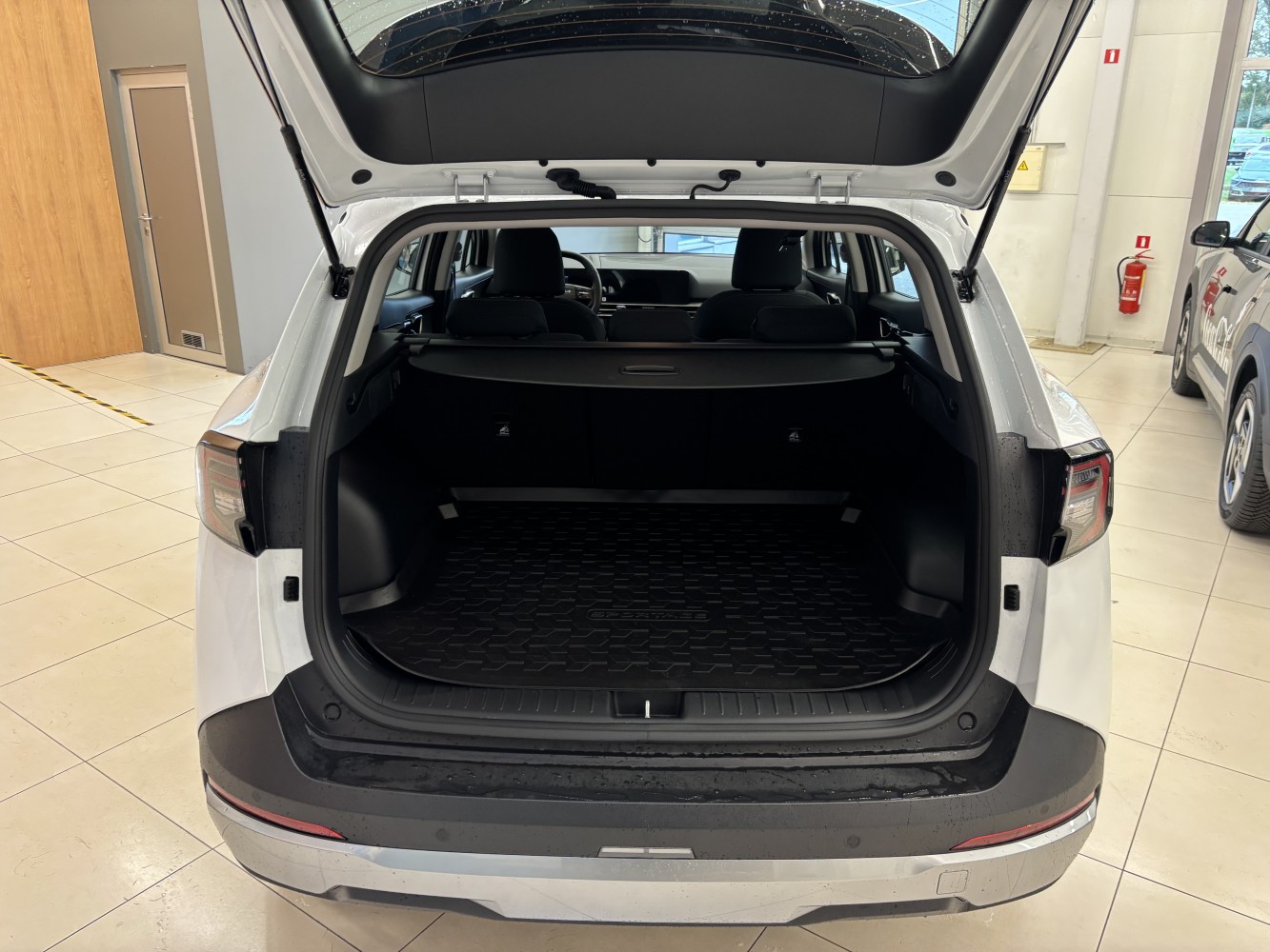 Car image 24