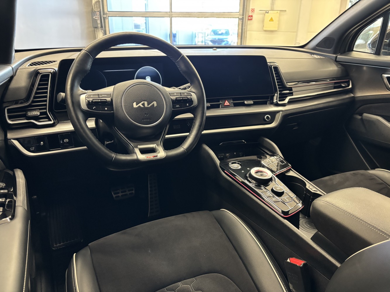Car image 13