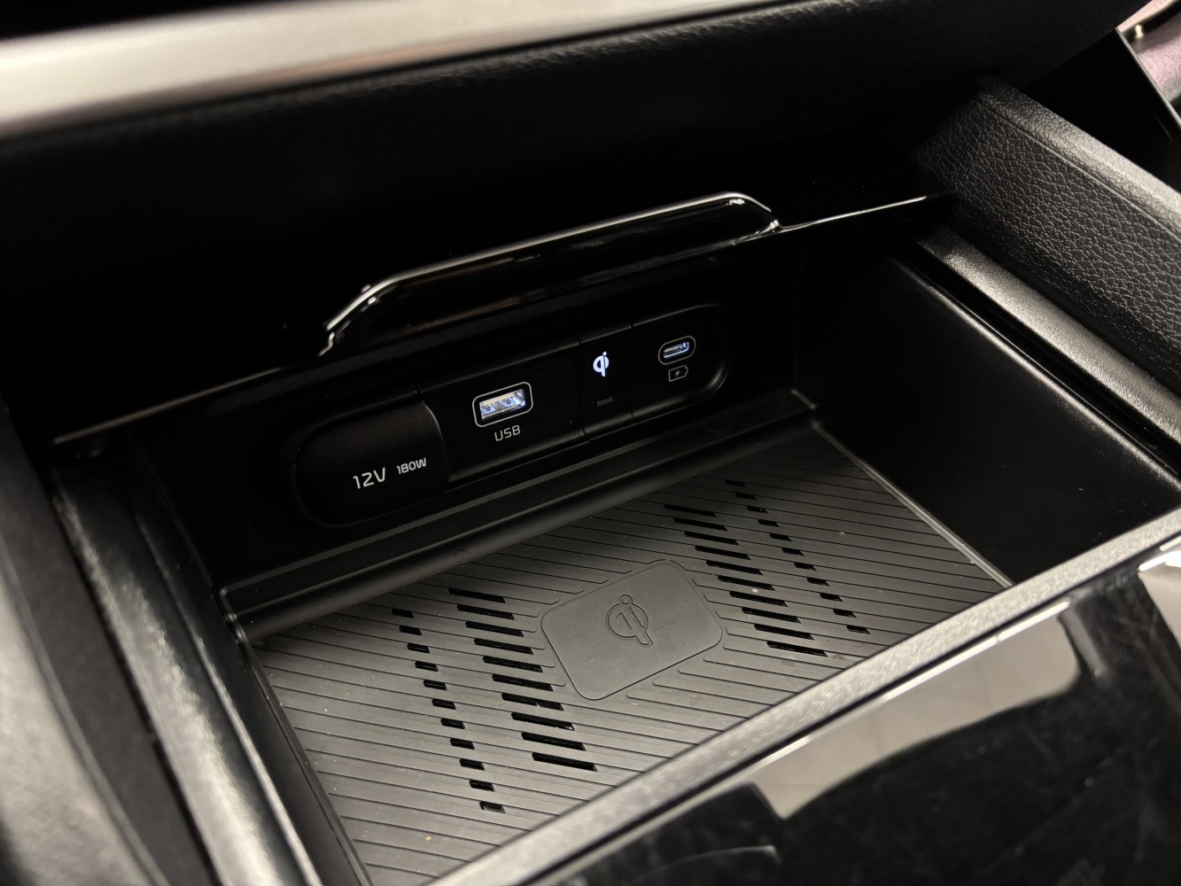 Car image 27