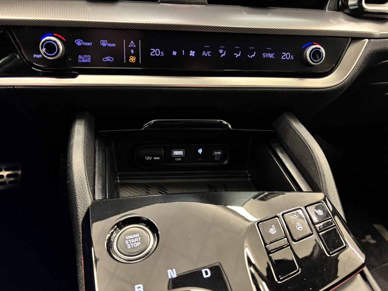 Car image 26