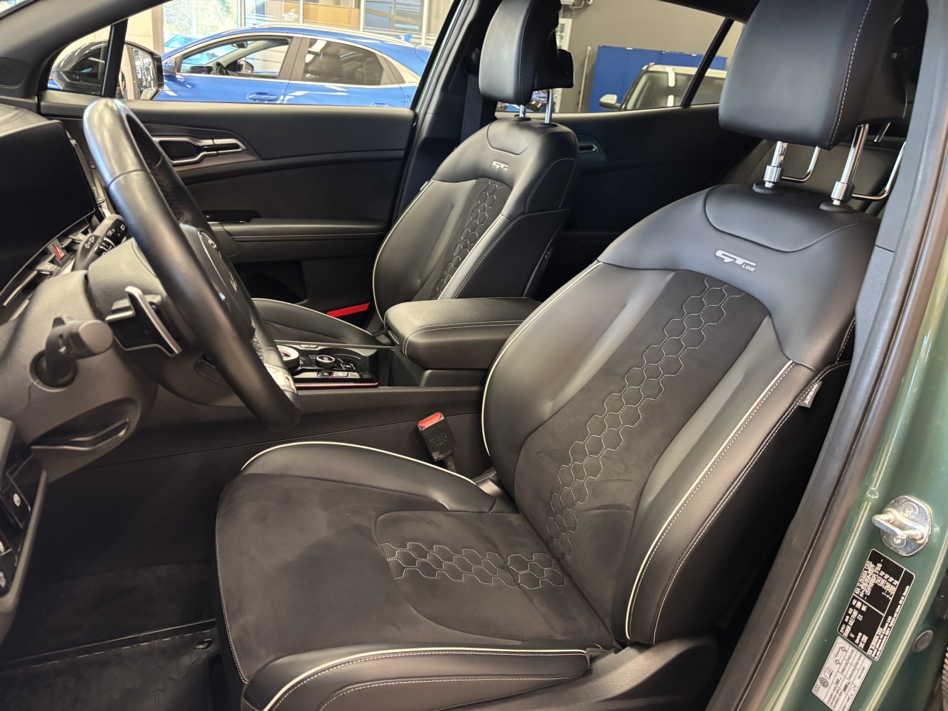 Car image 8