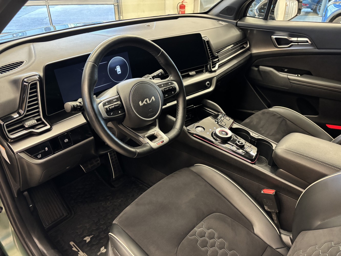 Car image 9