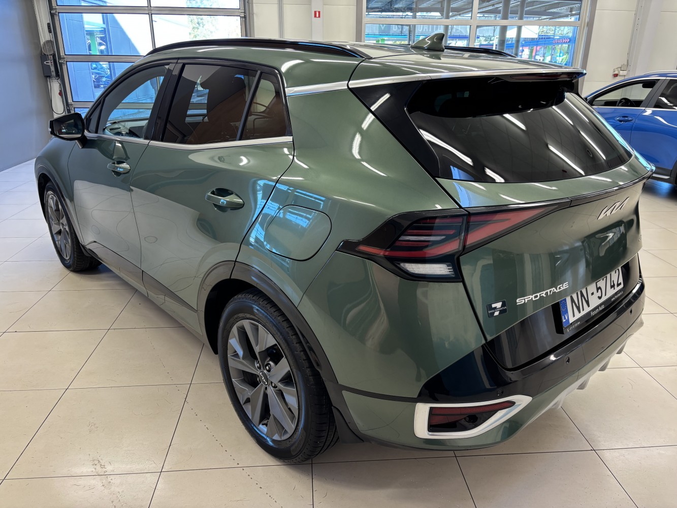 Car image 2