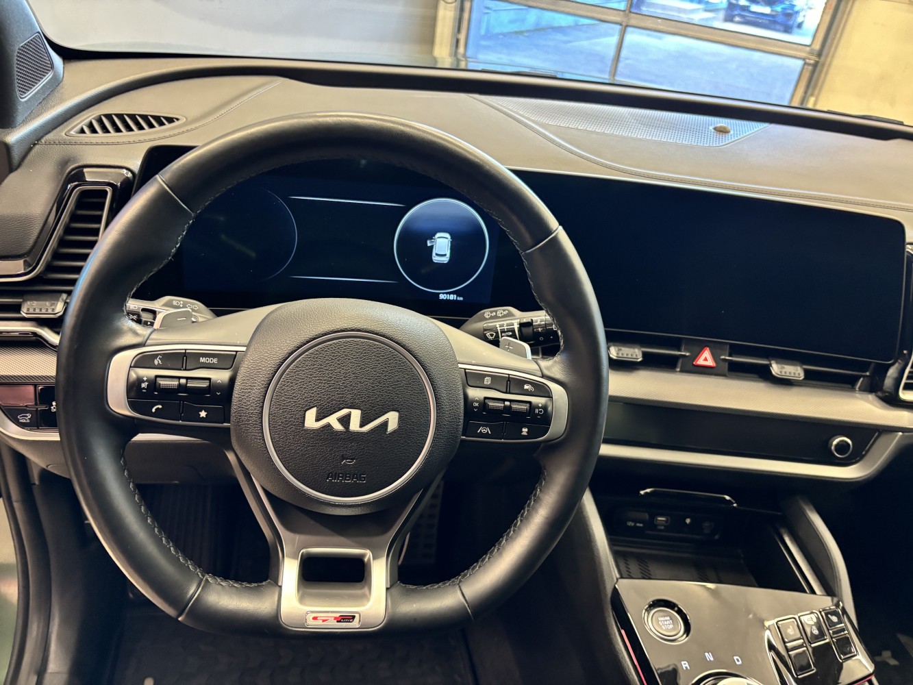 Car image 10