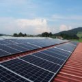 Un impianto fotovoltaico installato su un tetto