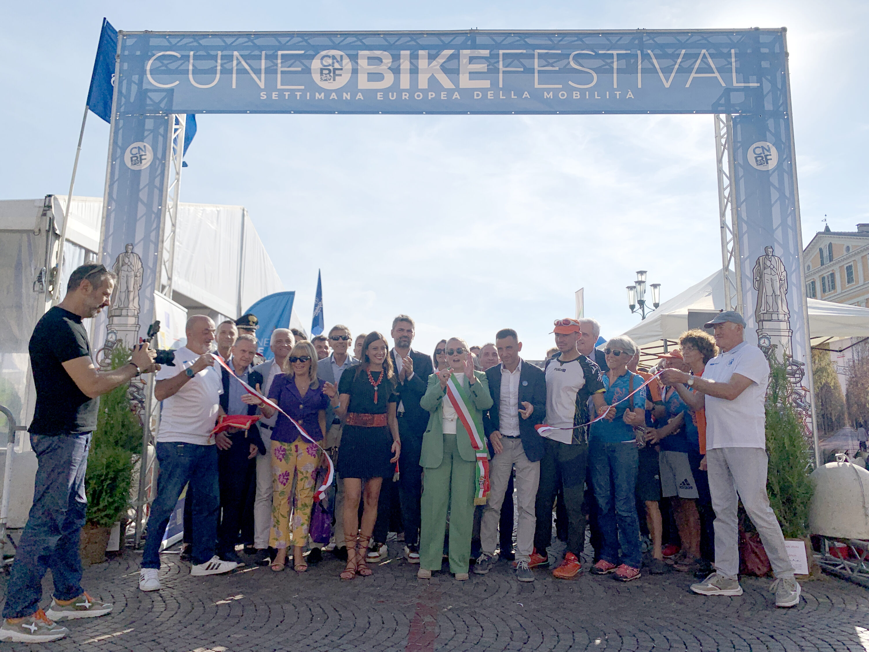 Il taglio del nastro del Cuneo Bike Festival 2025