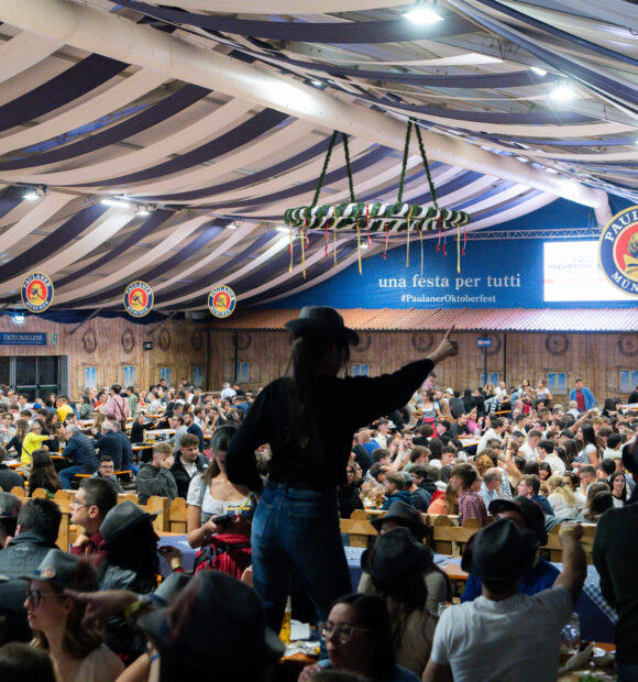 Un momento di festa all'Oktoberfest Cuneo (ph@Laura Atzeni)