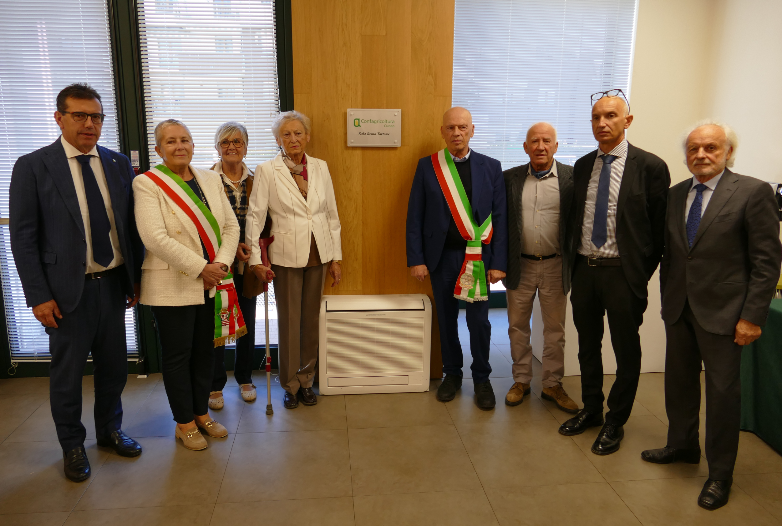 Intitolazione della sala conferenze di Confagricoltura Cuneo a Remo Tortone, con la moglie Giuseppina e i sindaci Patrizia Manassero (Cuneo) e Giuseppe Sarcinelli (Villafalletto), oltre ai vertici provinciali di Confagricoltura