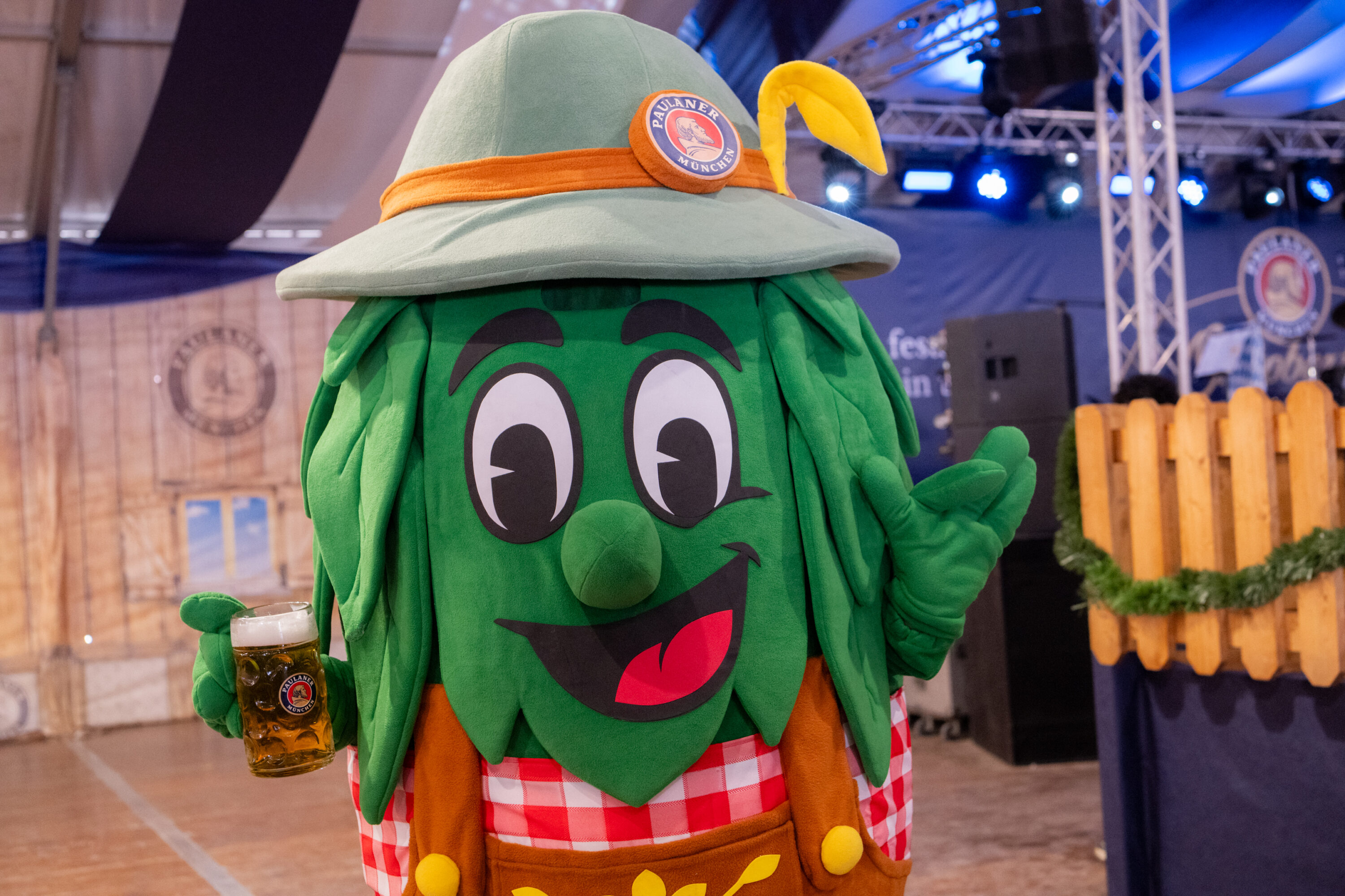 Luppolo è la mascotte di Oktoberfest Cuneo (ph@Laura Atzeni)
