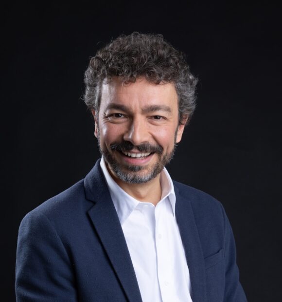 Massimo Polidoro, giornalista e divulgatore scientifico, sarà ospite al Festival dei Luoghi Comuni 2025 (ph@Claudio Sforza)