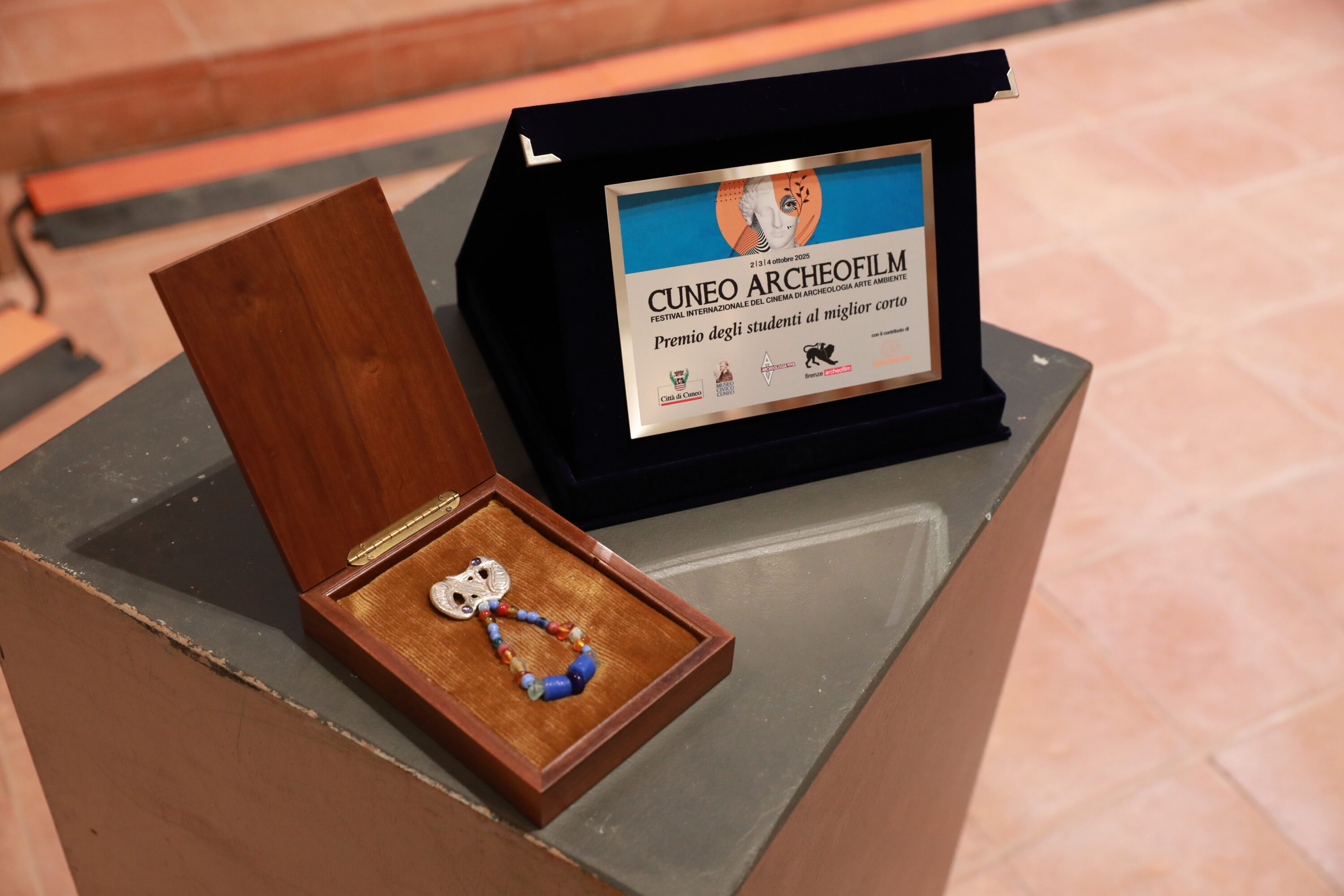 I premi consegnati per il Cuneo Archeofilm 2025 (ph@ Raffaele Massano)