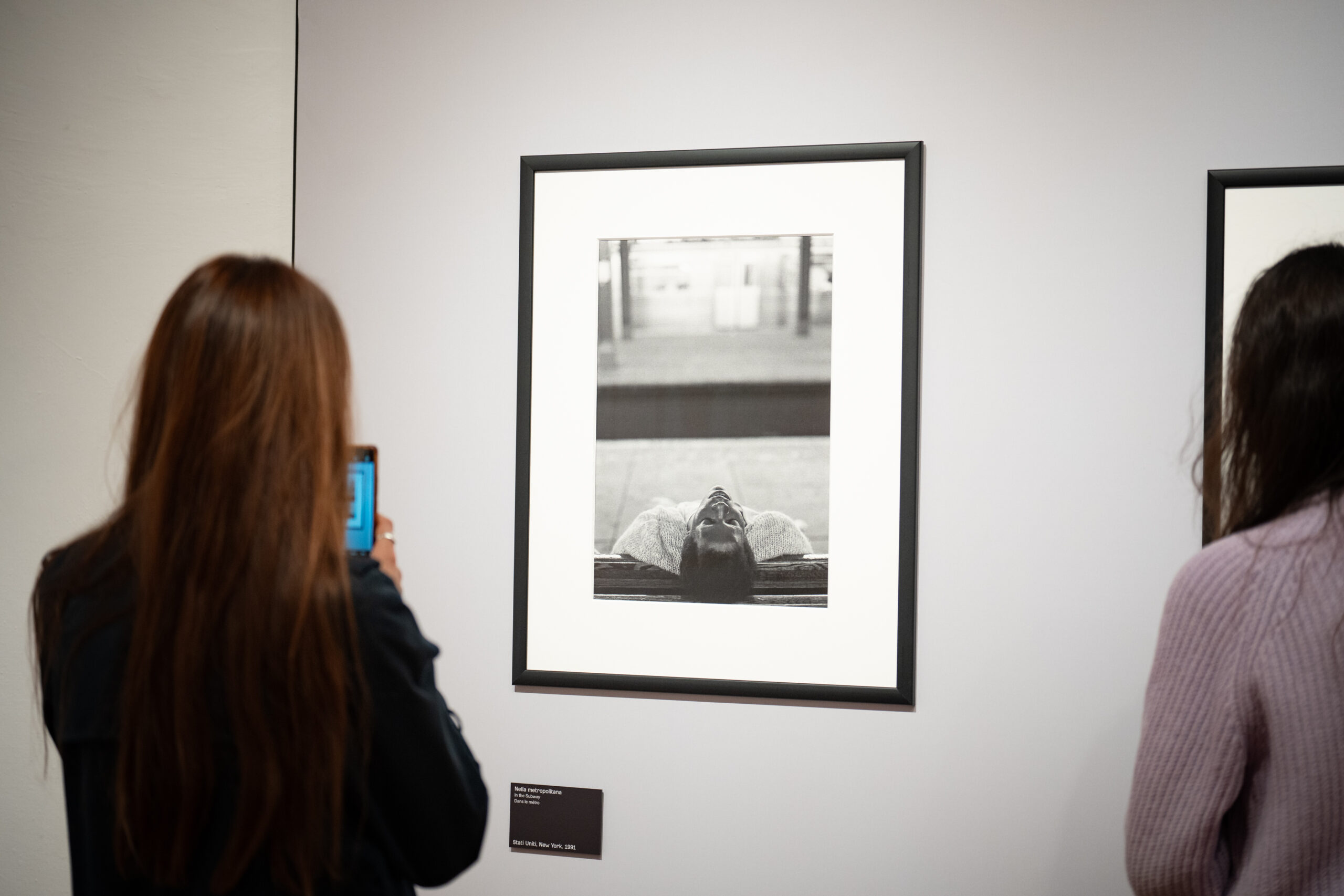 Alcuni scatti della mostra “Ferdinando Scianna. La moda, la vita” organizzata da Comune di Saluzzo e Fondazione Artea presso la Castiglia di Saluzzo (©️ Fondazione Artea - ph. Marco Rostagno)