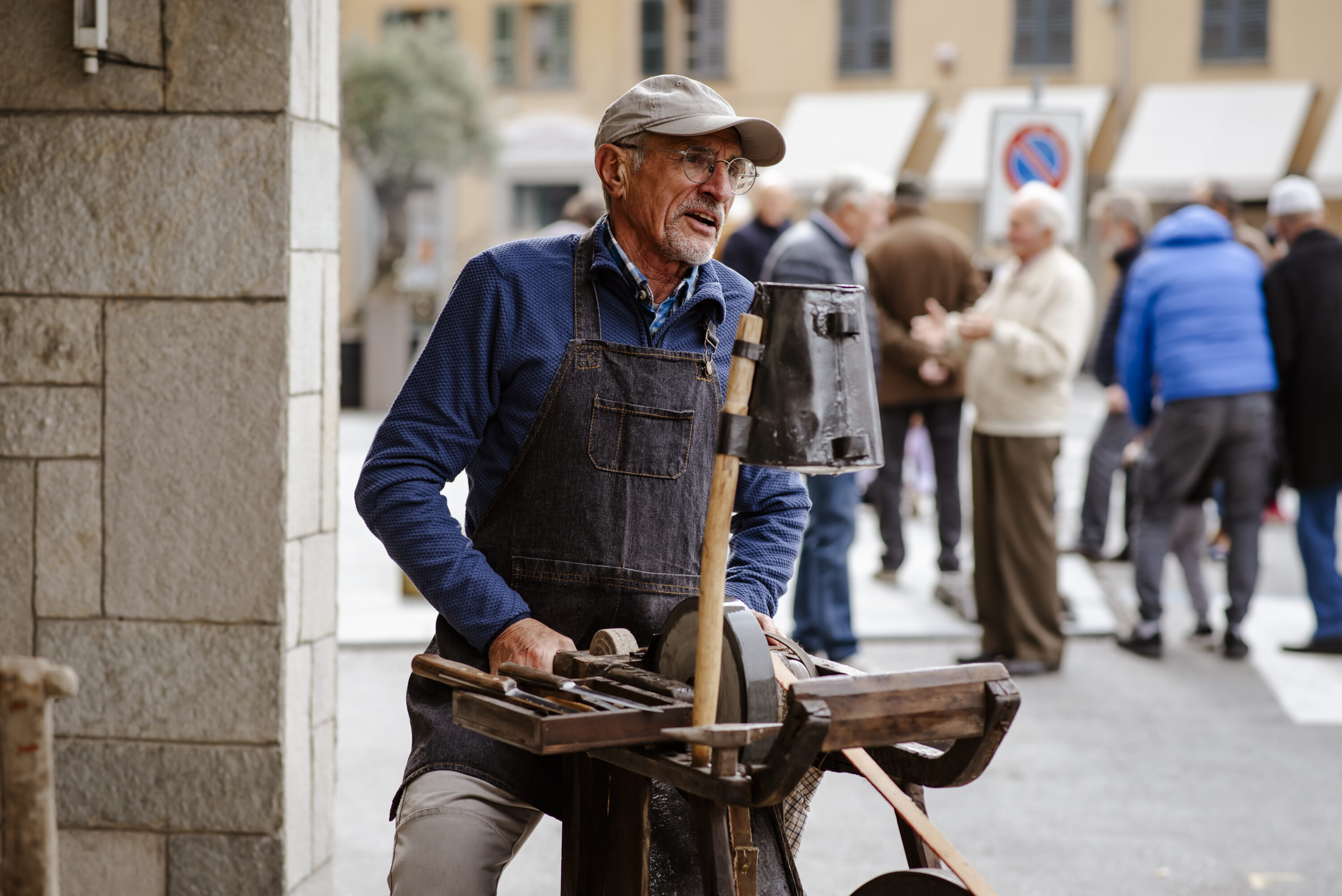 Uvernada accoglie forgiatori, coltellinai ed arrotini