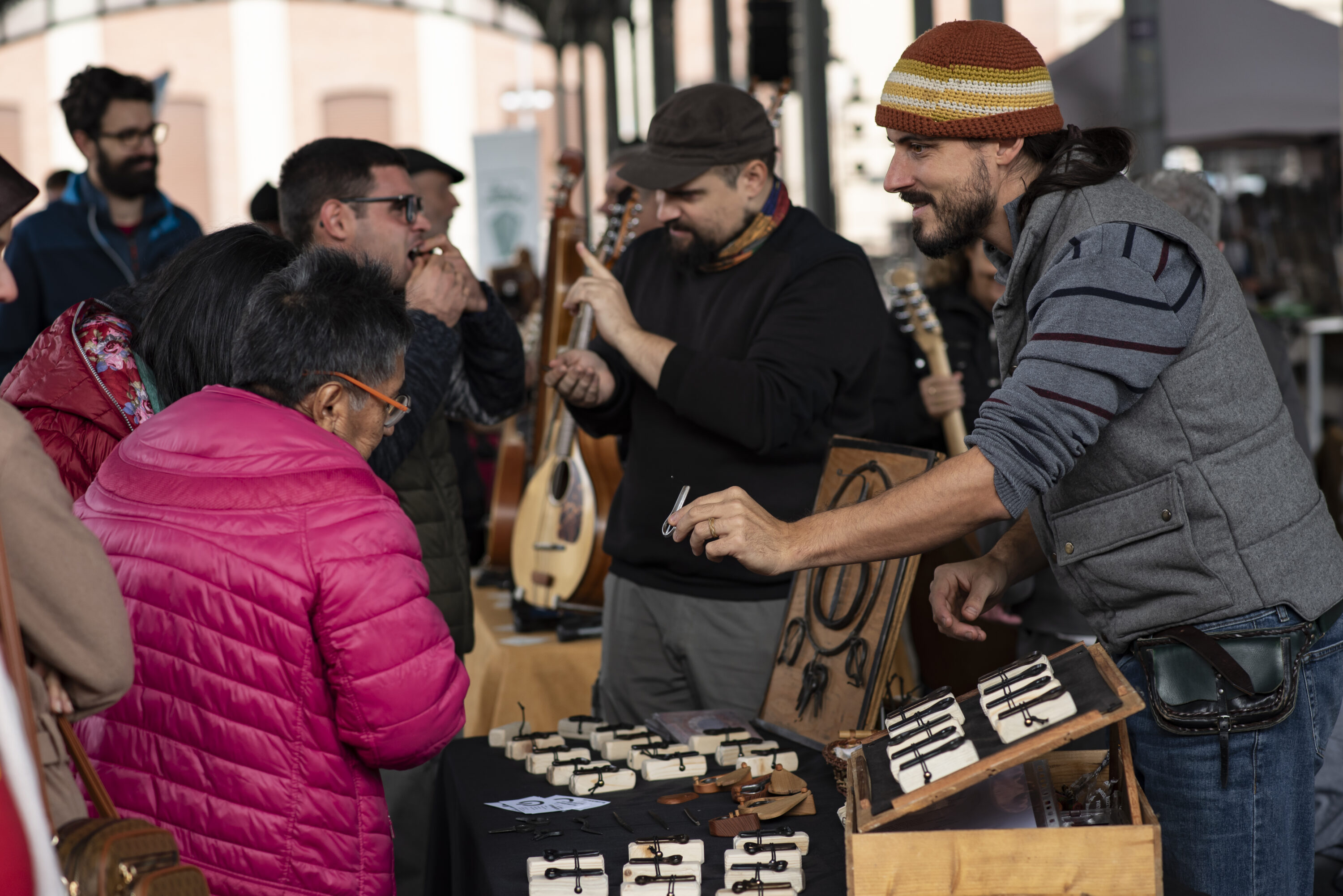 Uvernada accoglie artigiani, forgiatori, coltellinai ed arrotini