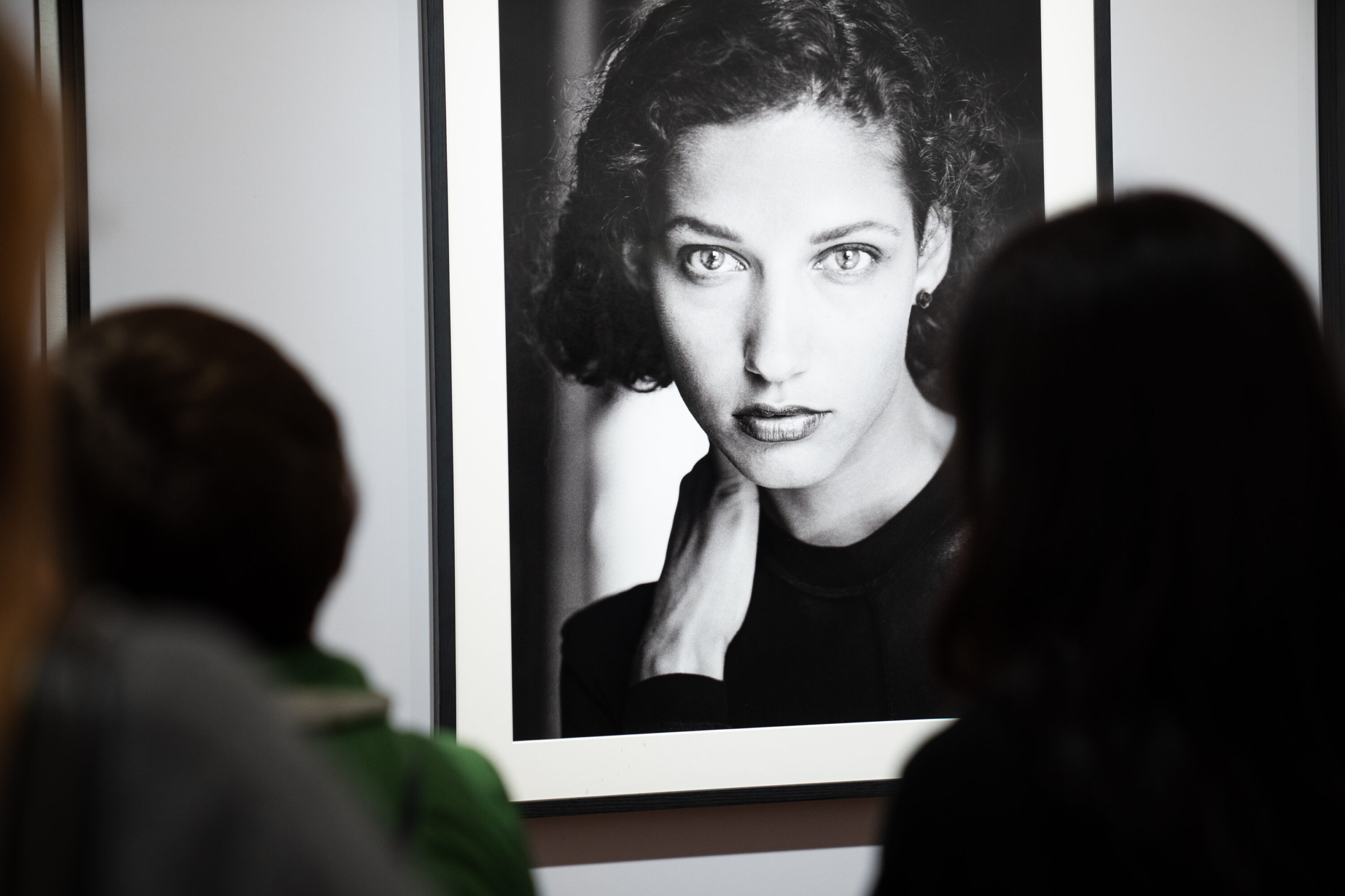 La mostra "La moda, la vita" di Ferdinando Scianna alla Castiglia di Saluzzo è prorogata fino a lunedì 6 aprile (ph@Fondazione Artea)