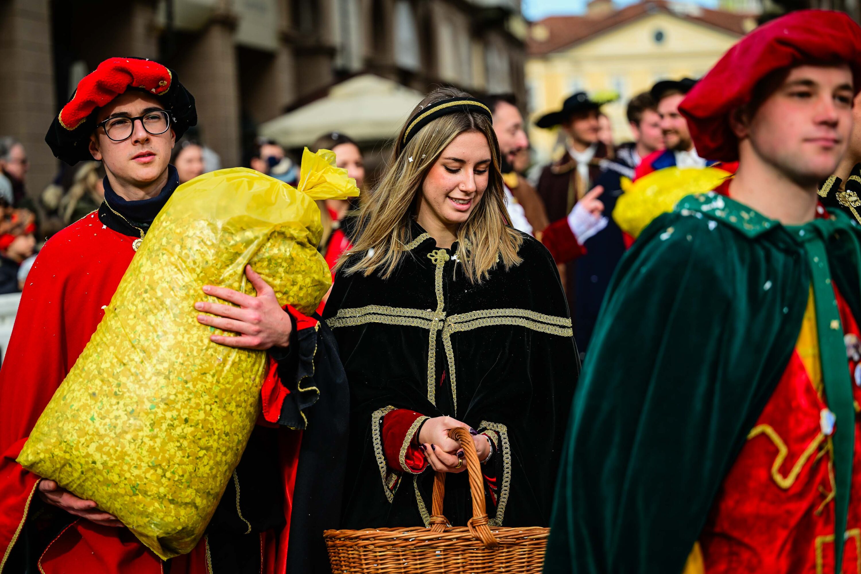La sfilata del 9° Carnevale degli Oratori di Saluzzo
