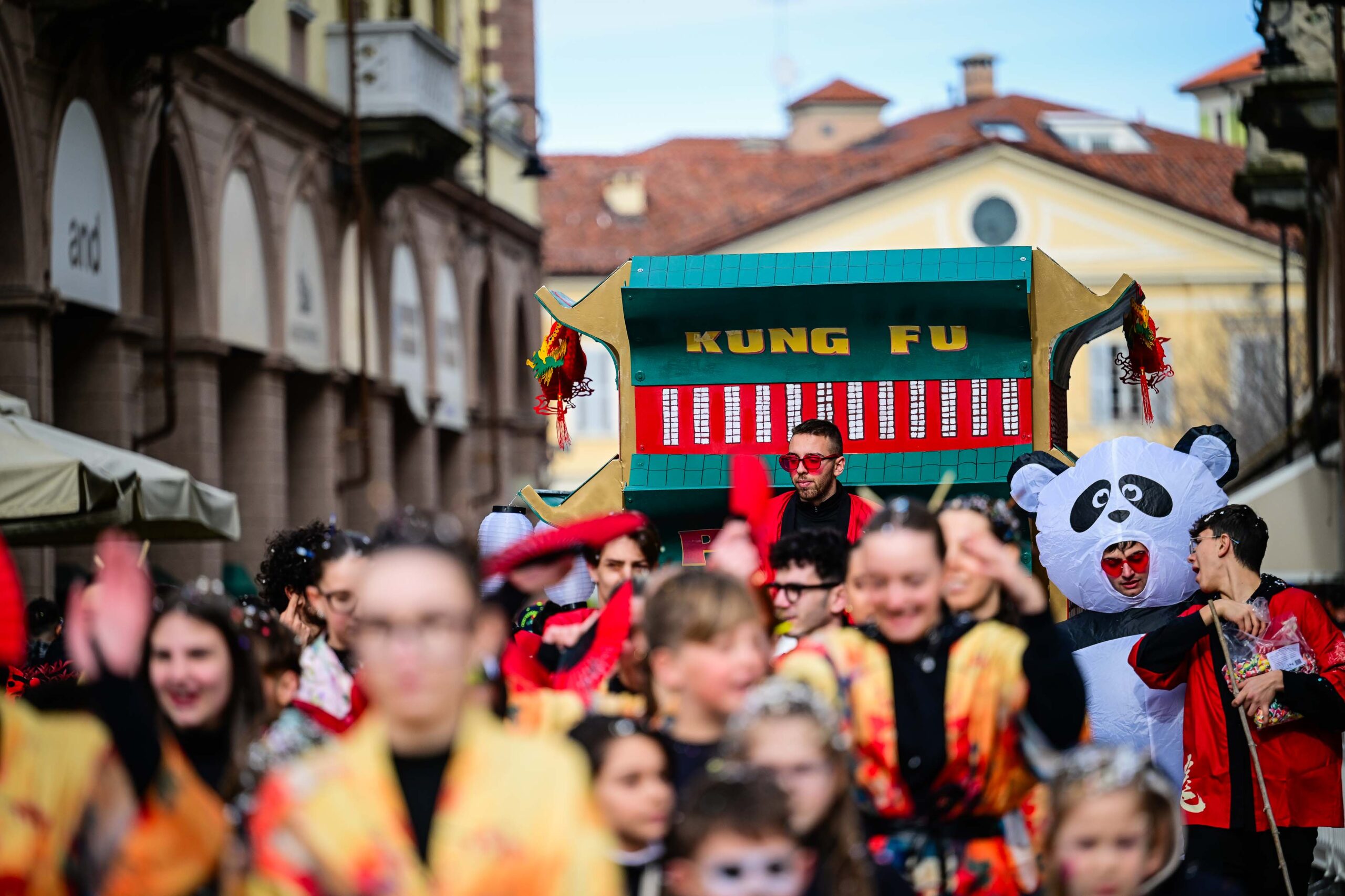 La sfilata del 9° Carnevale degli Oratori di Saluzzo