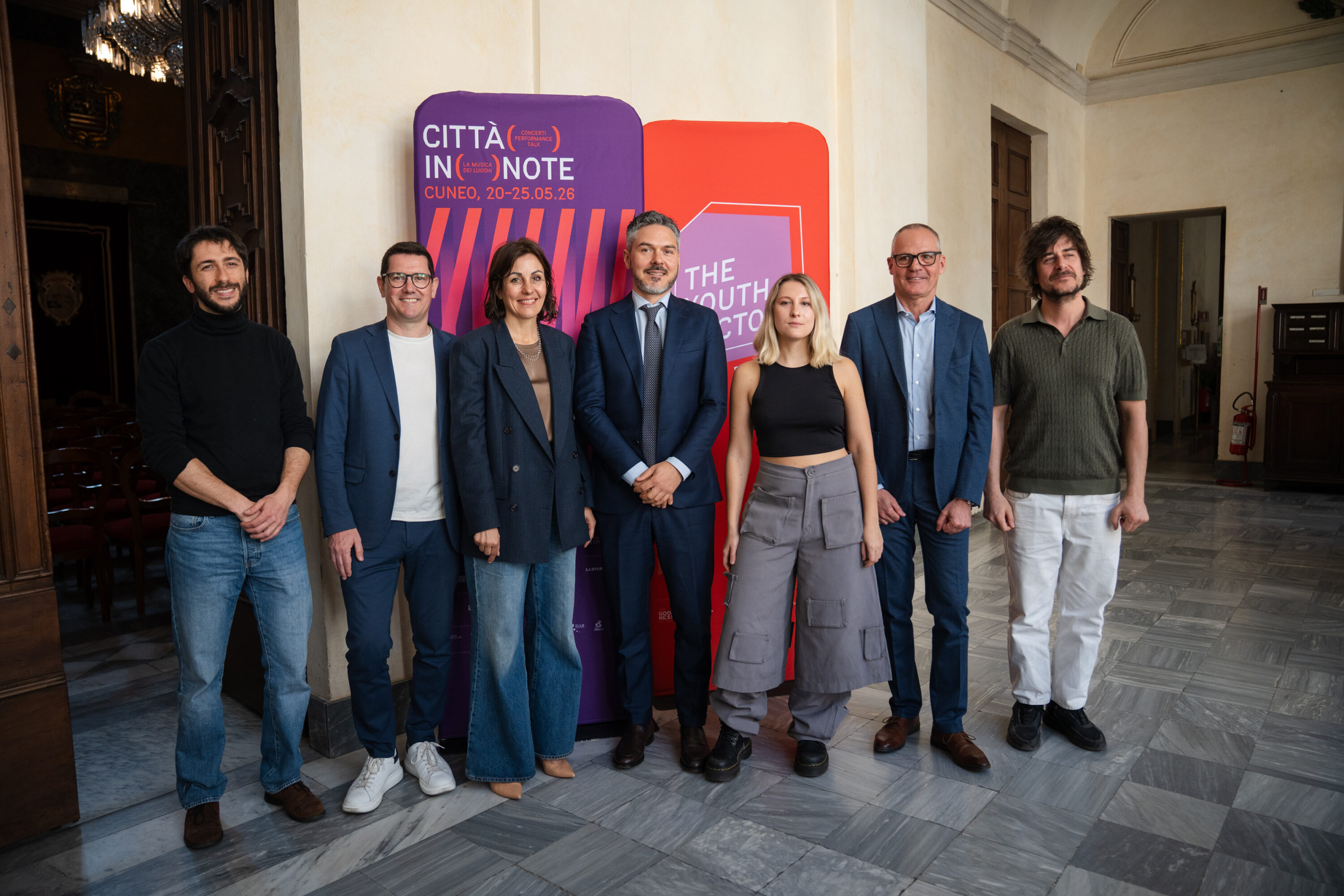 Foto di gruppo durante la conferenza stampa di Città in note (ph@Marco Rostagno)