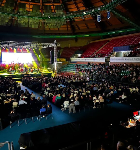 Il concerto "Bibbidi, Bobbidi, Boo!" che ha concluso la giornata assembleare 2026 della Banca di Caraglio a Cuneo