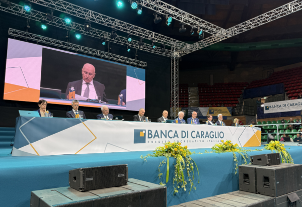 Il presidente della Banca di Caraglio, Livio Tomatis, ha coordinato i lavori dell'assemblea dei soci