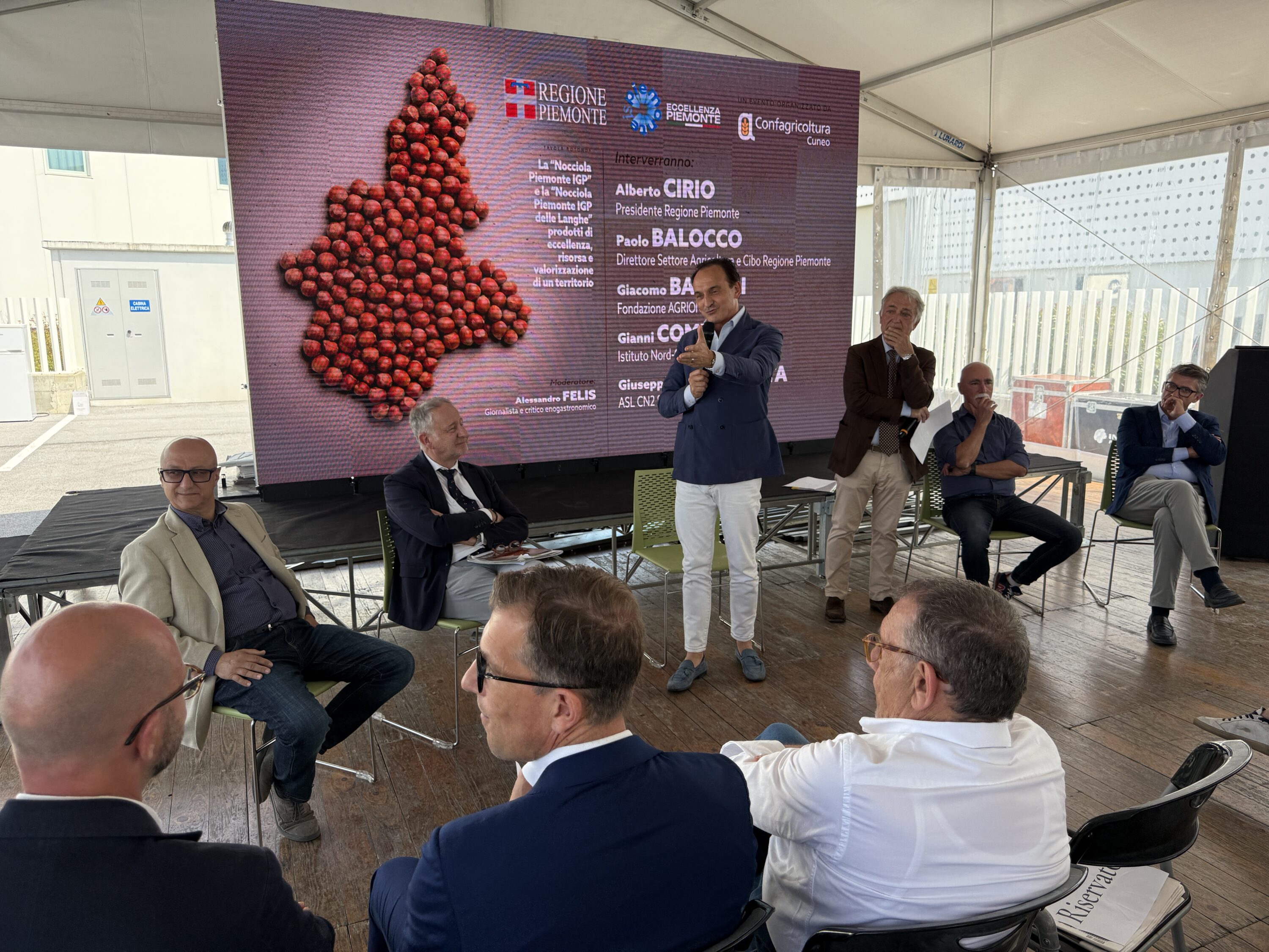 Il presidente della Regione Piemonte, Alberto Cirio, è intervenuto alla tavola rotonda “La Nocciola Piemonte IGP e la Nocciola Piemonte IGP delle Langhe: prodotti di eccellenza, risorsa e valorizzazione di un territorio"