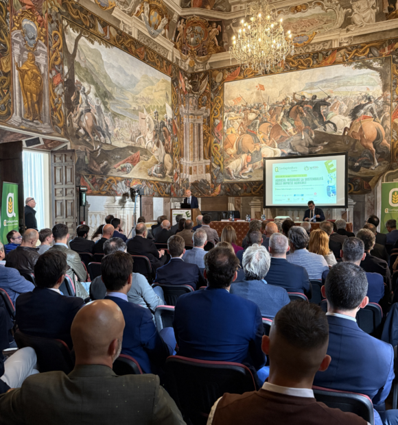 Il presidente di Confagricoltura Cuneo, Enrico Allasia, nel suo intervento di apertura alla presentazione del porgetto AGRIESG a Savigliano