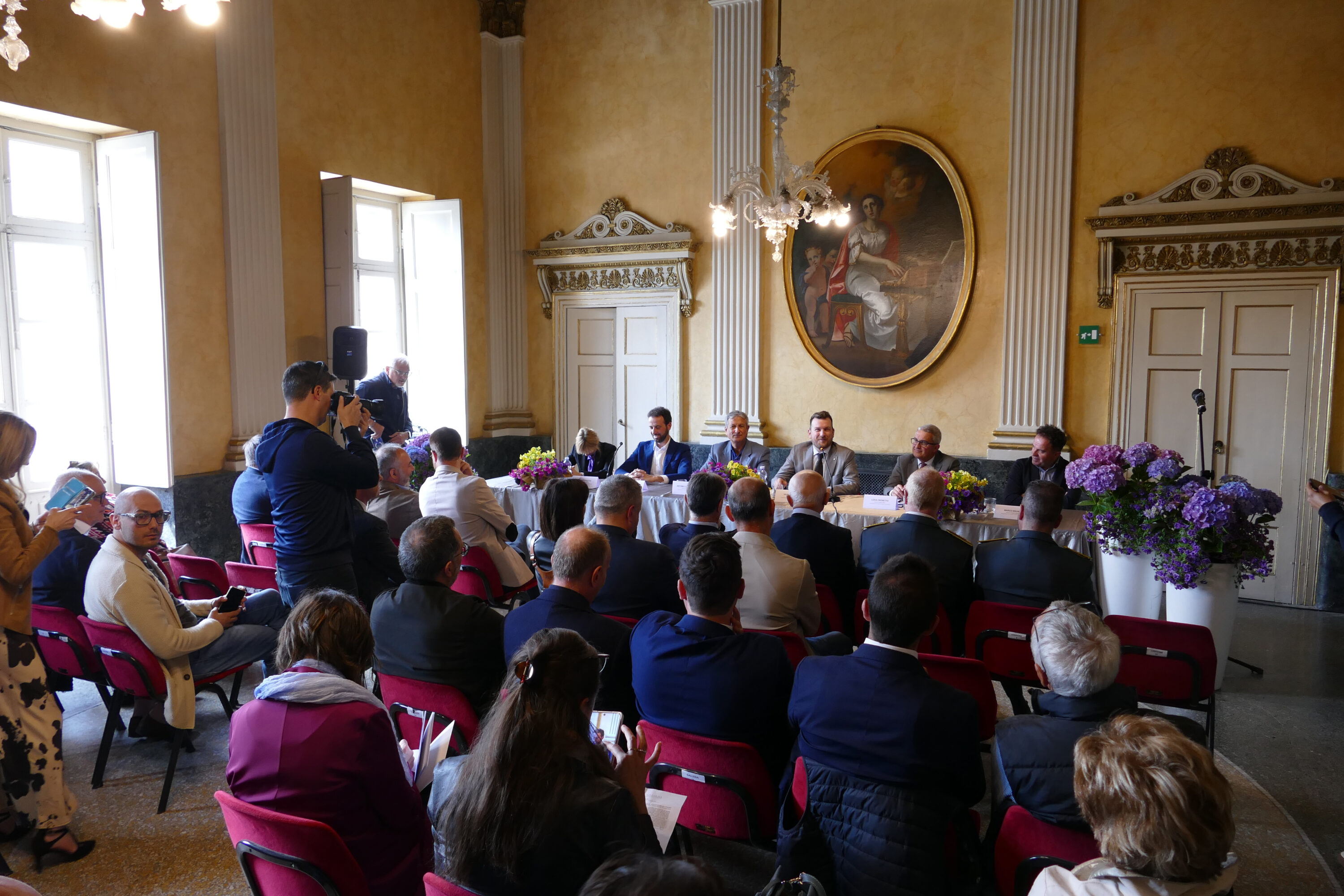 La sala durante la conferenza stampa di lunedì 18 maggio