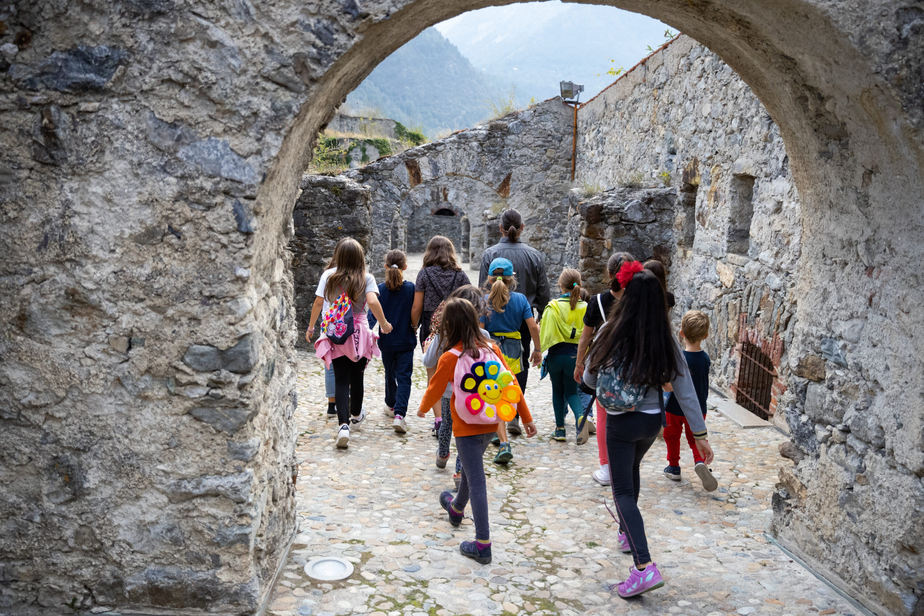Giovani esploratori in visita al Forte di Vinadio