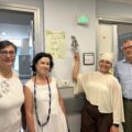 Anna Rubino (presidente AIL Cuneo), Sara Bringhen (primaria Ematologia), la giovane Beatrice e Franco Ripa (direttore generale Azienda Ospedaliera S. Croce e Carle)