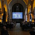 Un momento di proiezione nel Complesso Monumentale di San Francesco con Cuneo Archeofilm