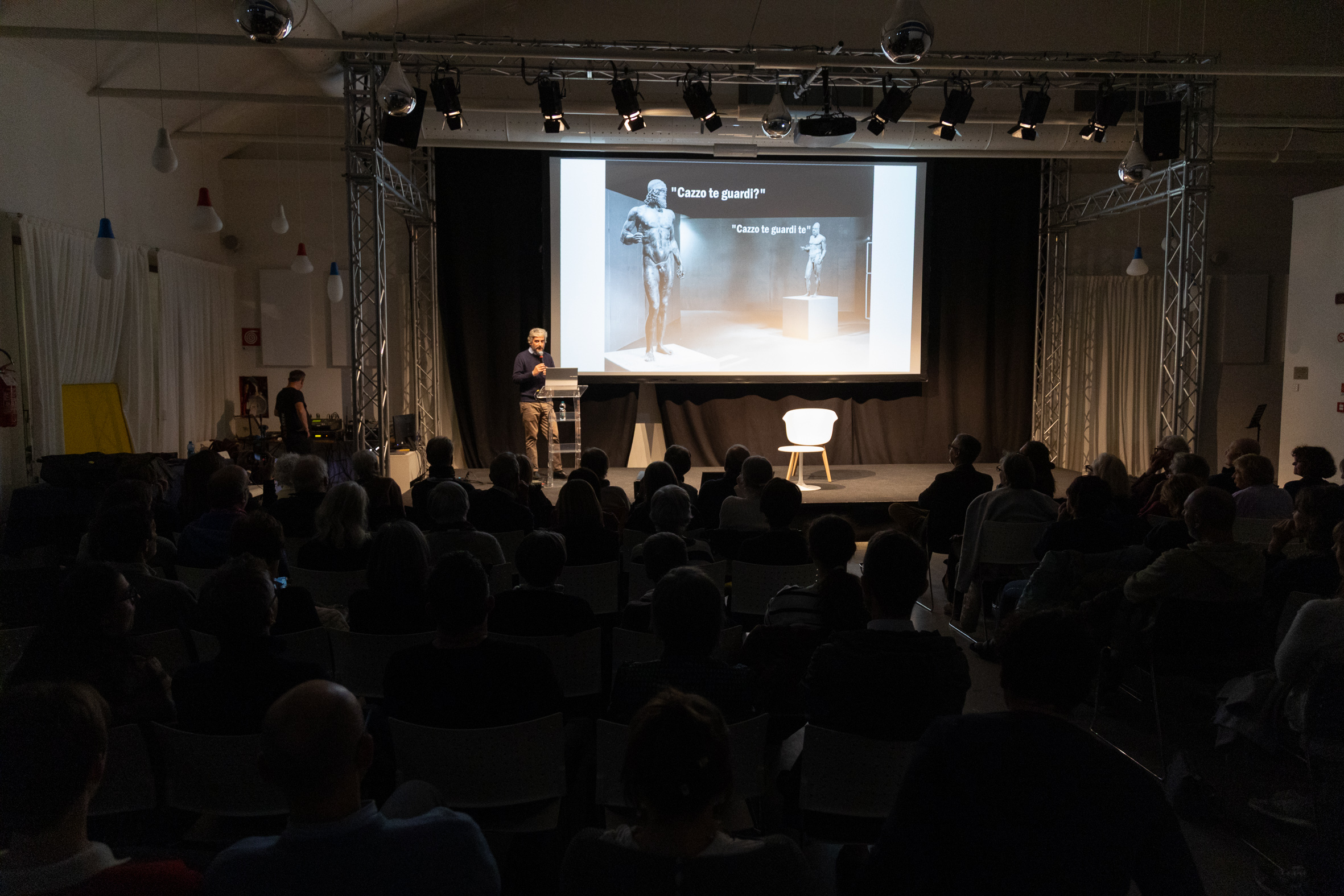 #lepiubellefrasidiosho, uno spettacolo di e con Federico Palmaroli, al Festival
