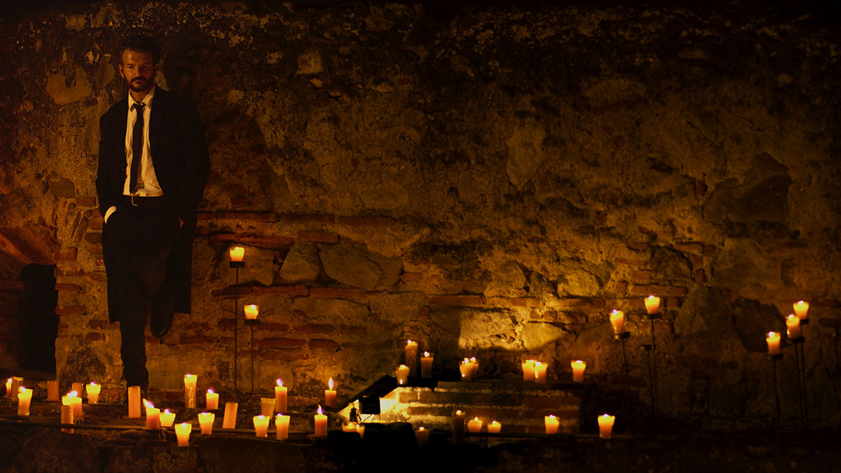 Arjona Hecho A La Antigua [ 675 x 1200 Pixel ]