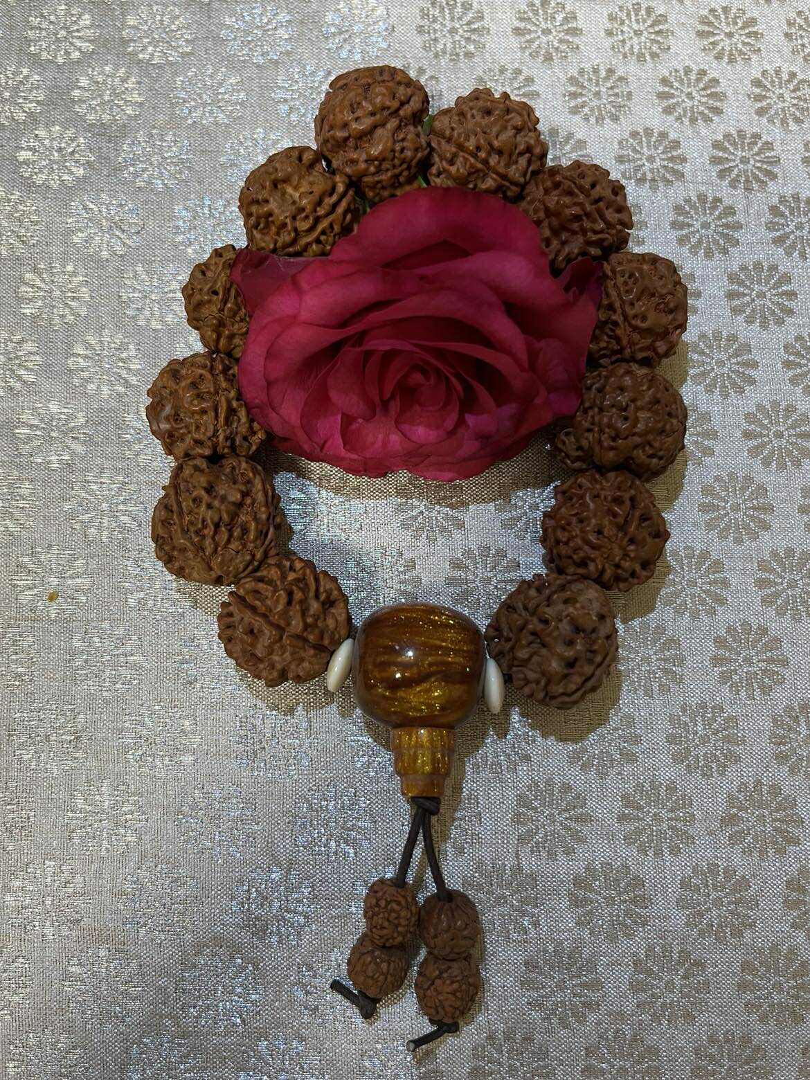 Rudrakšový náramek.